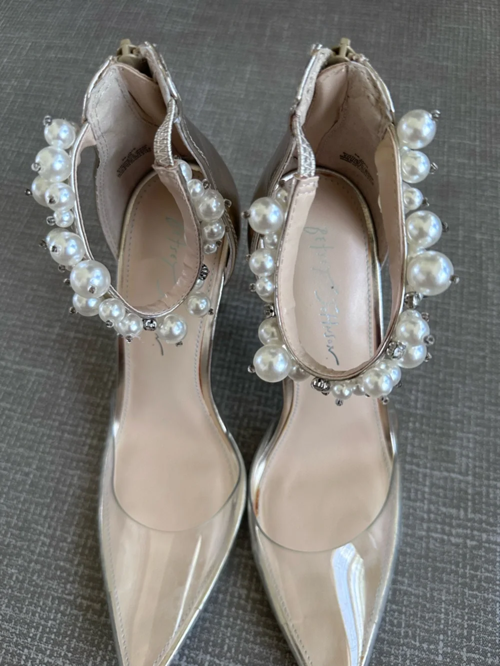 Betsey Johnson‎ Pearl Clear Pointed Toe Heels Size 9 Silver Bridal Pumps